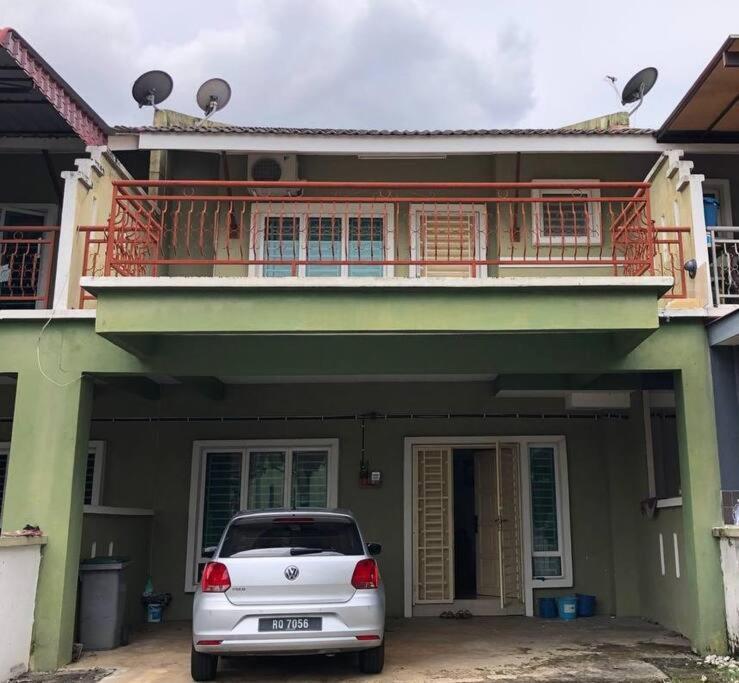 Nice Seremban 2 1/2 Storey House With 4 Rooms Dış mekan fotoğraf